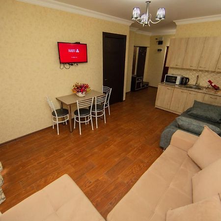 Sea Towers Suite Батуми Екстериор снимка