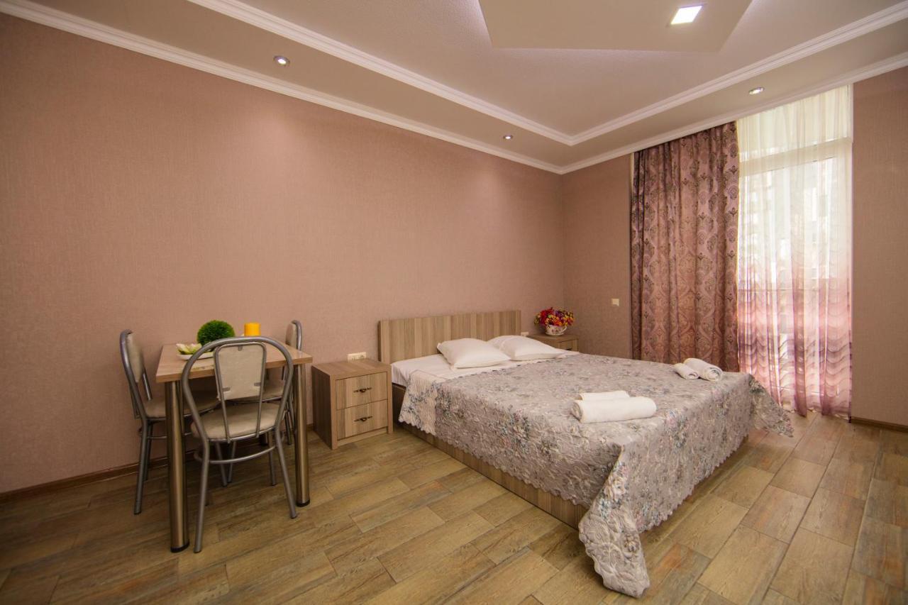 Sea Towers Suite Батуми Екстериор снимка