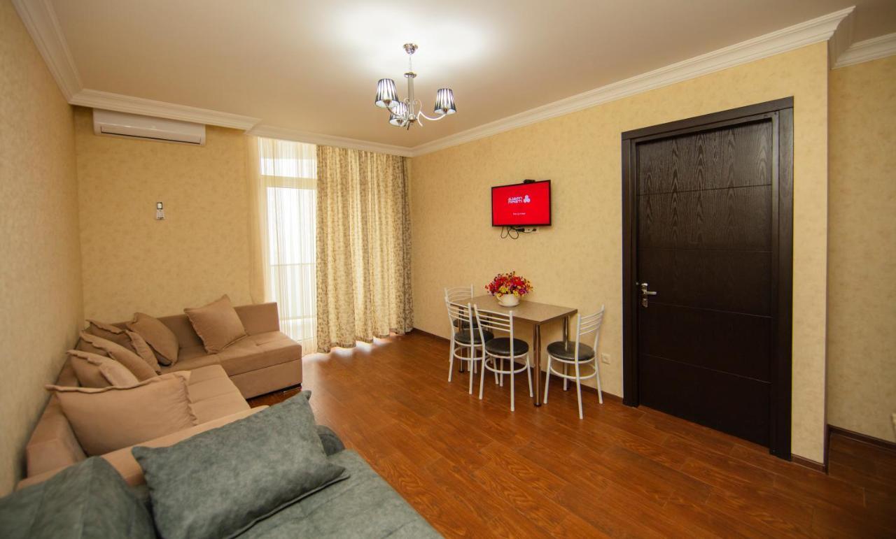 Sea Towers Suite Батуми Екстериор снимка