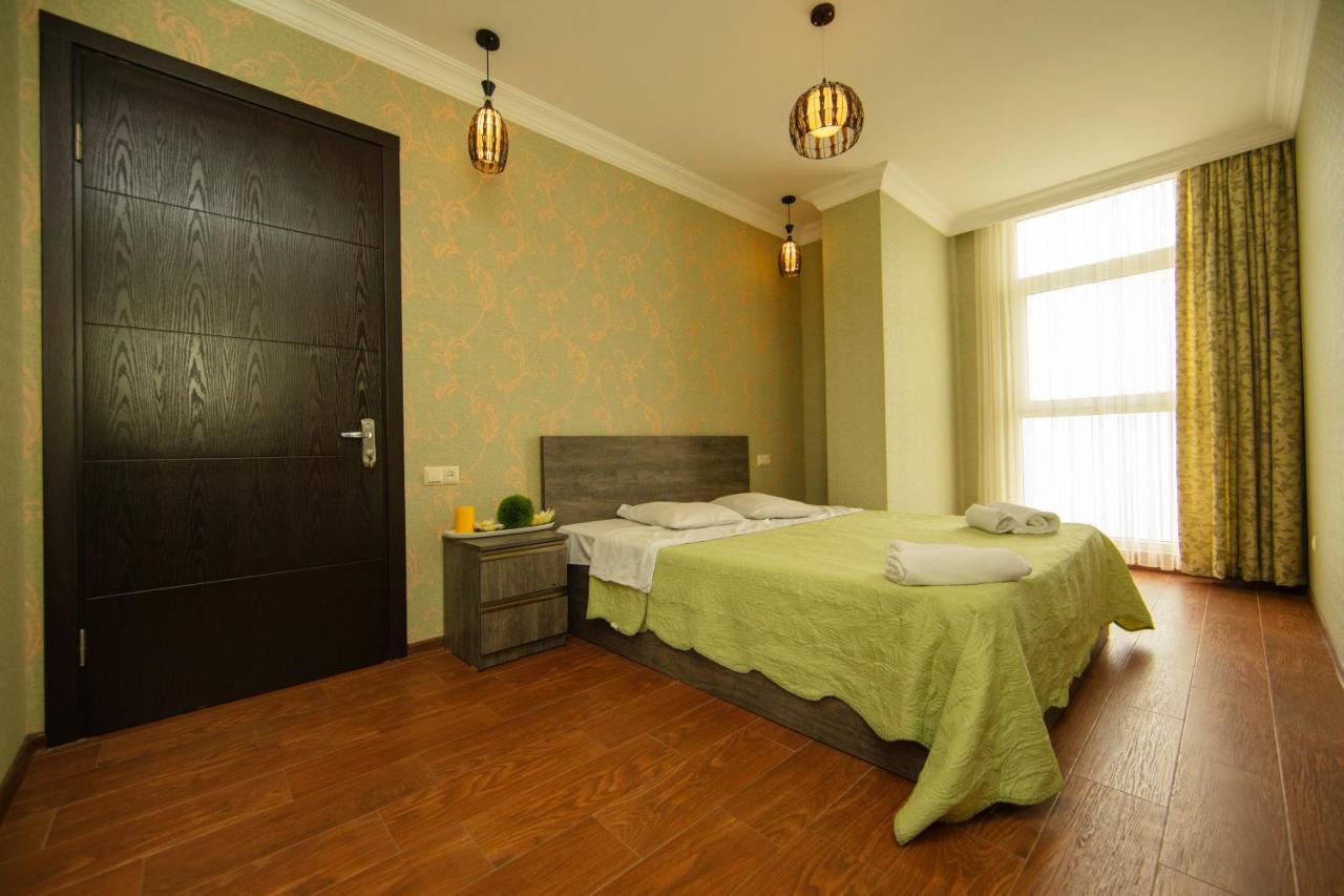 Sea Towers Suite Батуми Екстериор снимка