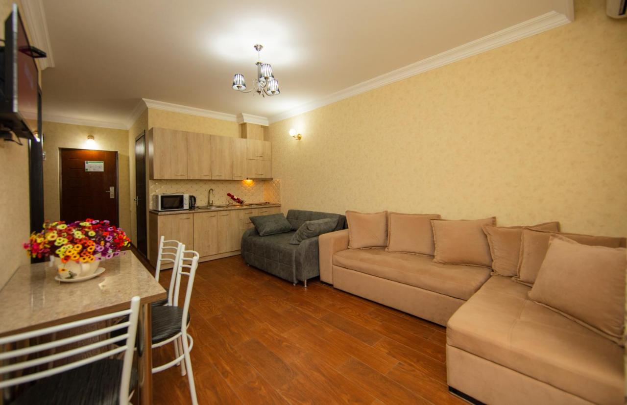 Sea Towers Suite Батуми Екстериор снимка