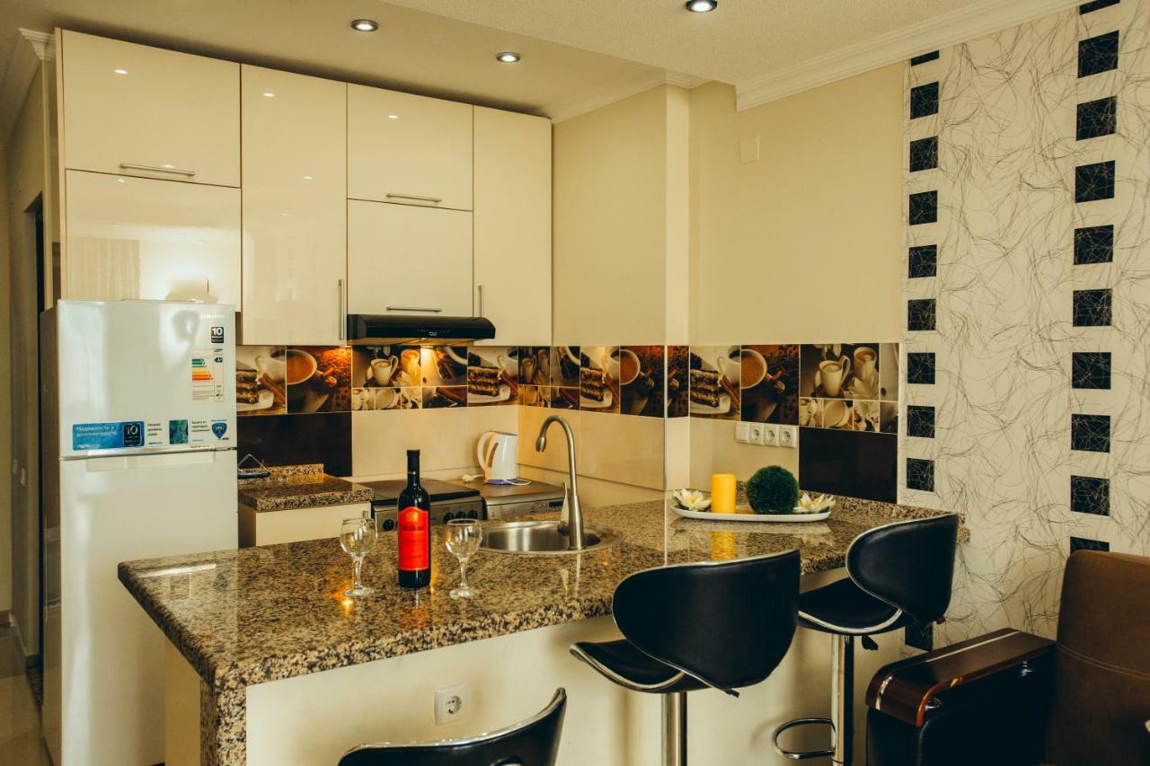 Sea Towers Suite Батуми Екстериор снимка